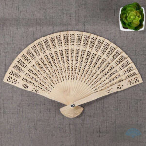 Éventail chinois en bois élégant pour rafraîchir votre été