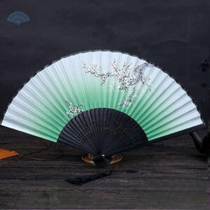 Eventail chinois vert Tao Lao en design élégant