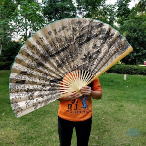 Éventail japonais géant en motifs traditionnels