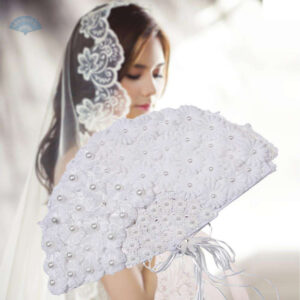 Éventail décoré de fleurs, accessoire chic pour les mariages