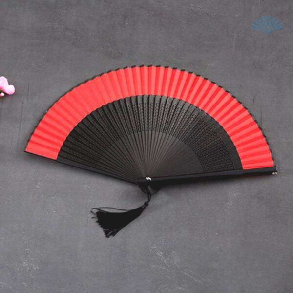 Éventail noir et rouge, accessoire traditionnel espagnol