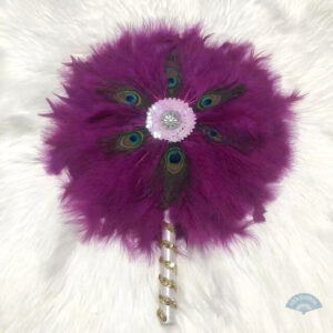 Éventail rond en plumes violettes élégant et décoratif