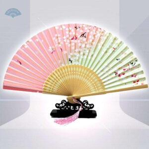 Éventail japonais sakura vert et rose, design floral élégant