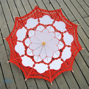 Ombrelle en dentelle avec motifs rouges et blancs