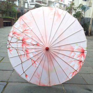 Ombrelle japonaise avec motif pétale de fleurs